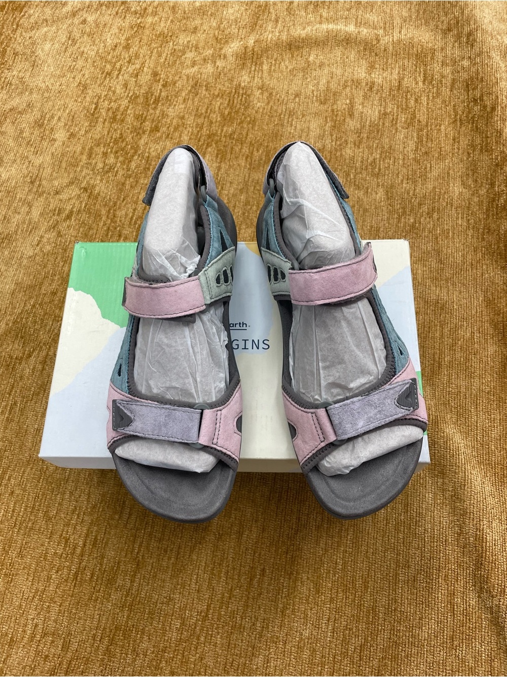 Earth Origins Skylar ladies multi color suede size 9 sandal